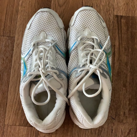 Avia size 10 athletic shoes. Wide fit. - Picture 7 of 16